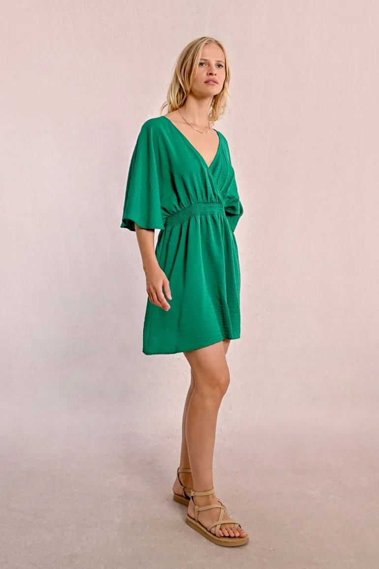 Robe courte fluide élastiquée à la taille et dos nu