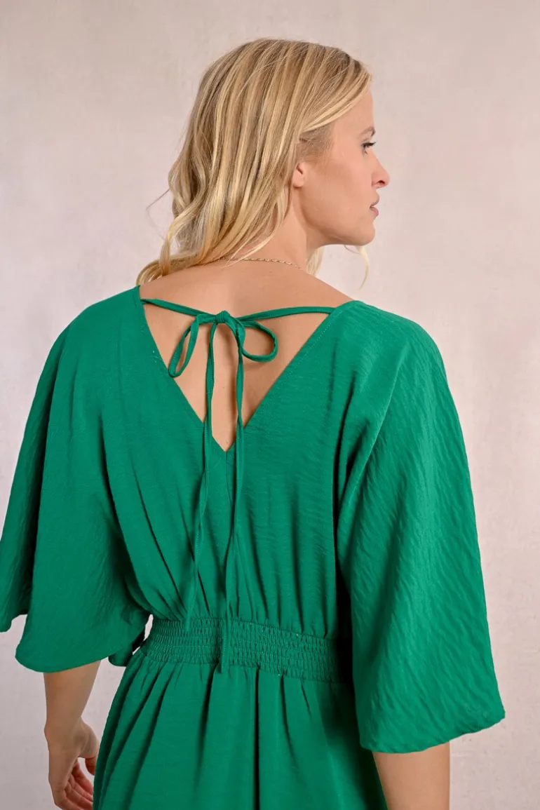 Robe courte fluide élastiquée à la taille et dos nu