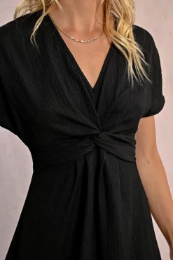 Robe courte, noué sur le devant