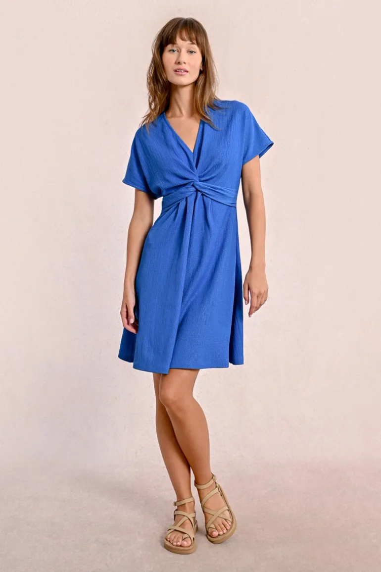 Robe courte, noué sur le devant