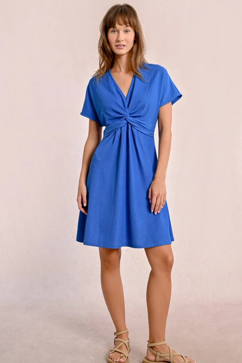 Robe courte, noué sur le devant