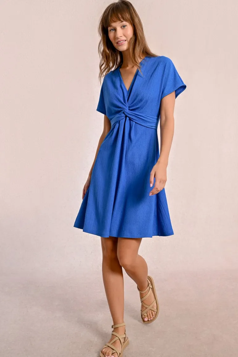 Robe courte, noué sur le devant