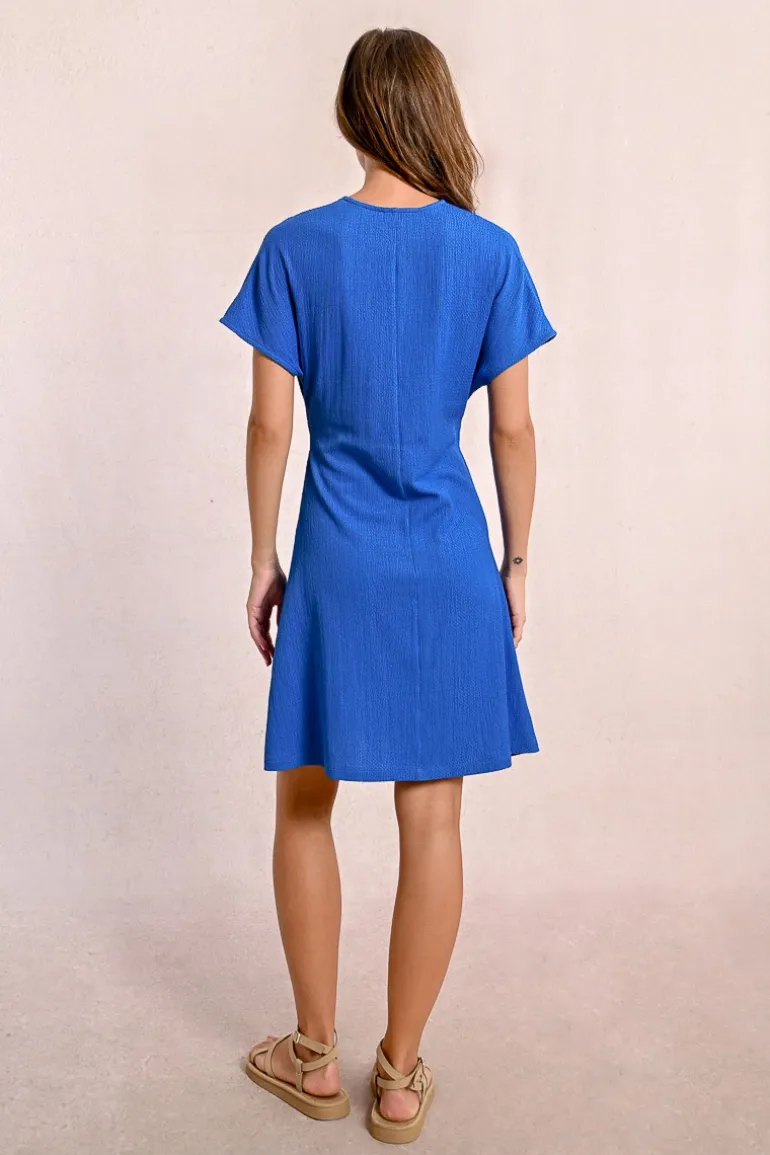 Robe courte, noué sur le devant