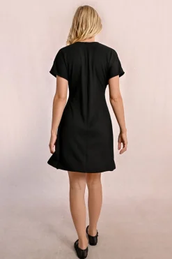 Robe courte, noué sur le devant
