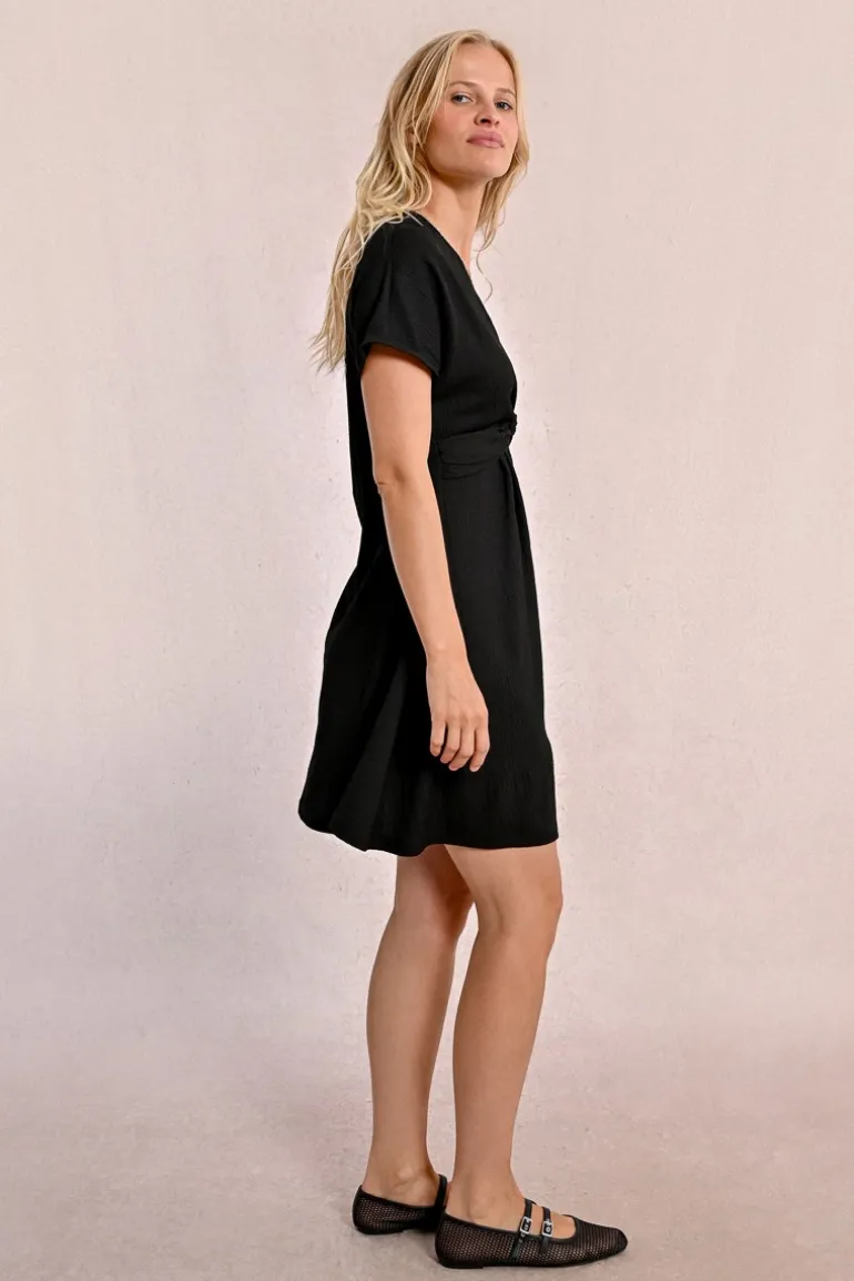 Robe courte, noué sur le devant