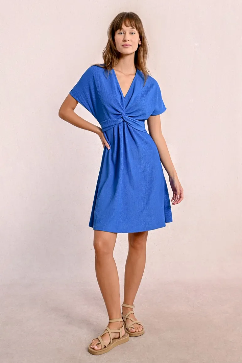 Robe courte, noué sur le devant