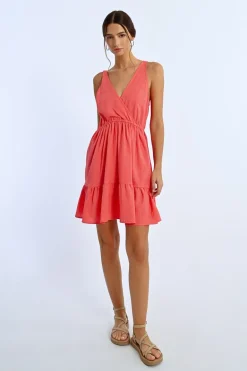 Robe courte parsemée de strass