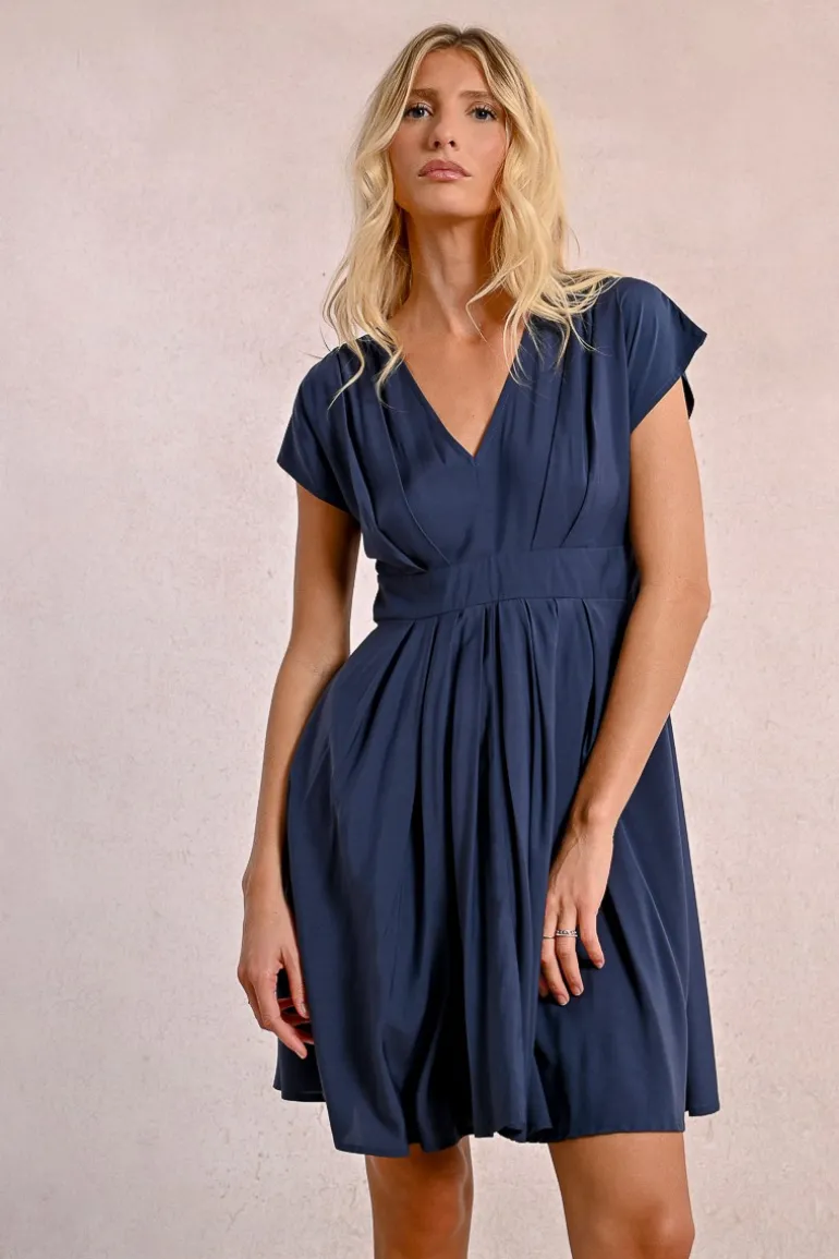 Robe courte plissée