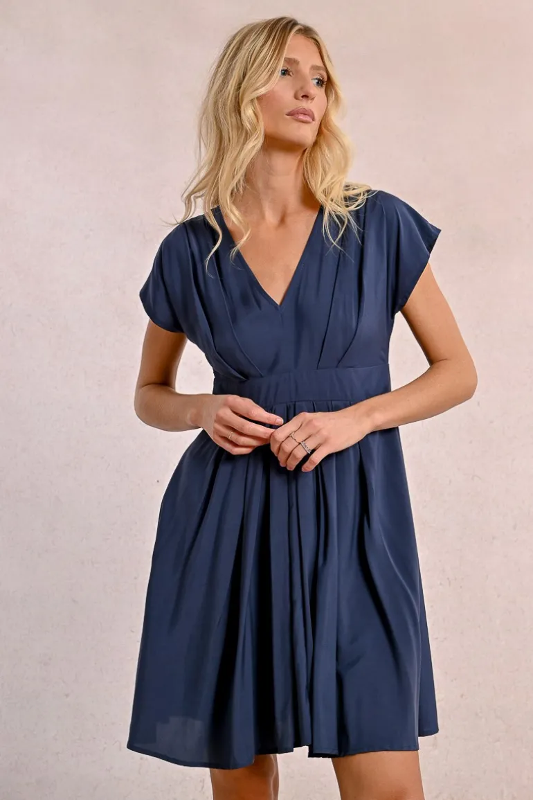 Robe courte plissée