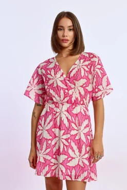 Robe courte, portefeuille