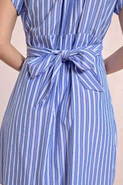 Robe courte rayée et croisée