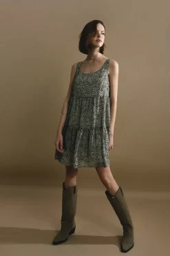 Robe courte évasée