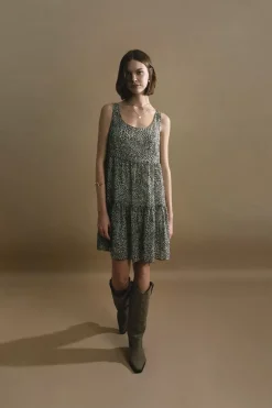 Robe courte évasée