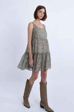 Robe courte évasée