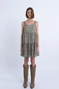 Robe courte évasée
