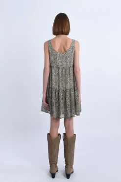 Robe courte évasée