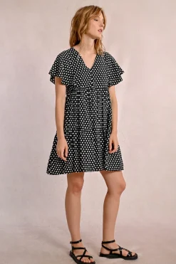 Robe courte, évasée à pois