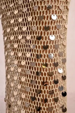 Robe de plage en crochet et sequins