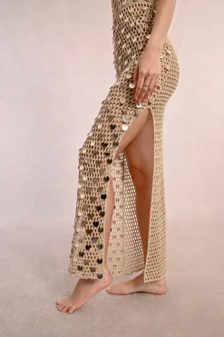 Robe de plage en crochet et sequins