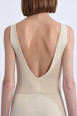 Robe en maille encolure V au dos