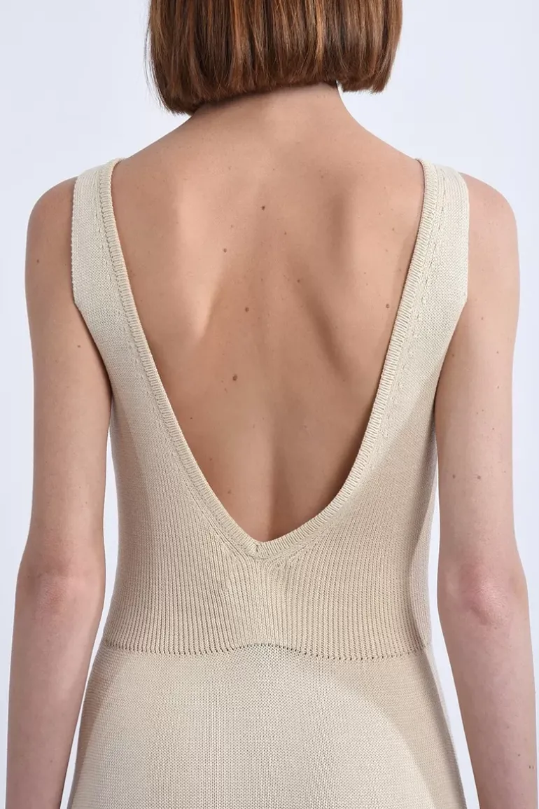 Robe en maille encolure V au dos