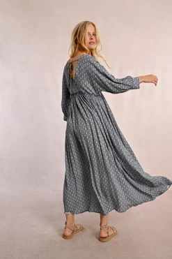 Robe longue à taille élastiquée