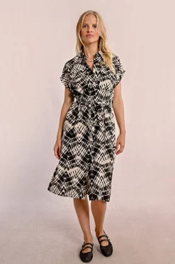 Robe longue ceinturée