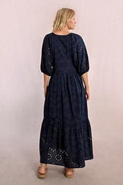 Robe longue en broderie ajourée