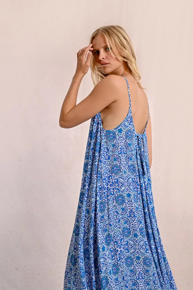 Robe longue imprimée à fines bretelles