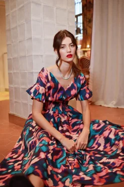 Robe longue, multiple volants