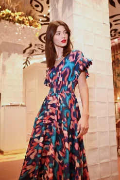 Robe longue, multiple volants