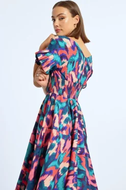 Robe longue, multiple volants