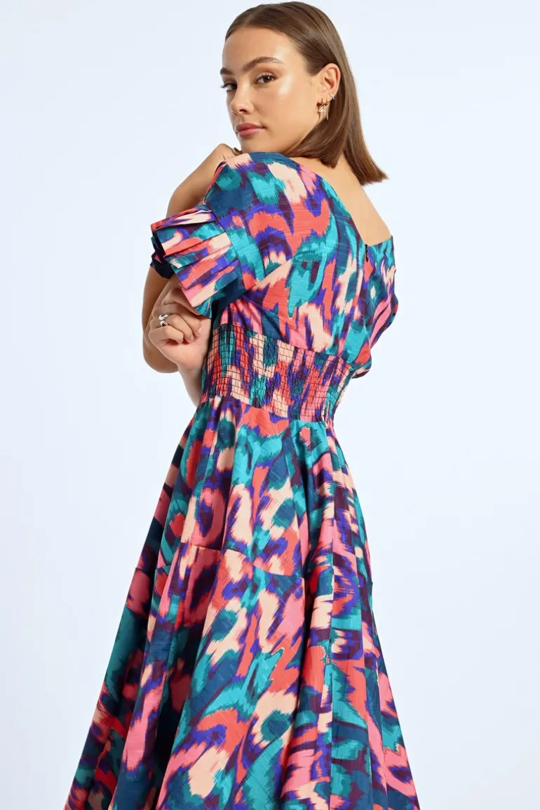 Robe longue, multiple volants
