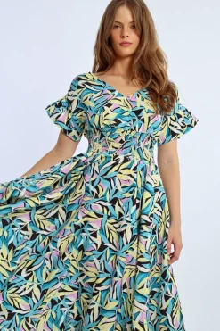 Robe longue, multiple volants