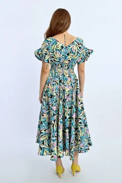 Robe longue, multiple volants