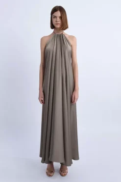 Robe longue satinée