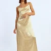 Robe longue satinée, col bénitier
