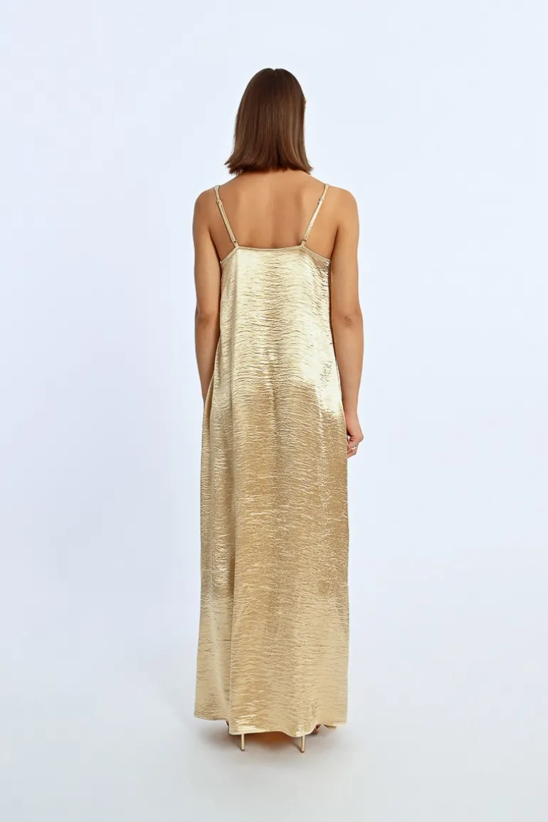Robe longue satinée, col bénitier