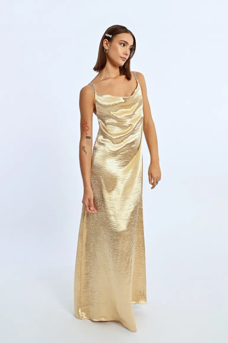 Robe longue satinée, col bénitier
