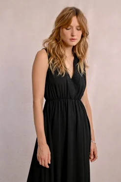 Robe longue semi-transparente