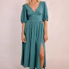Robe mi-longue, fendue