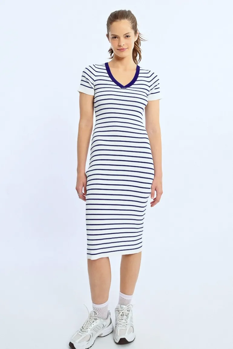 Robe rayée ajustée, c艙ur ouvert au dos