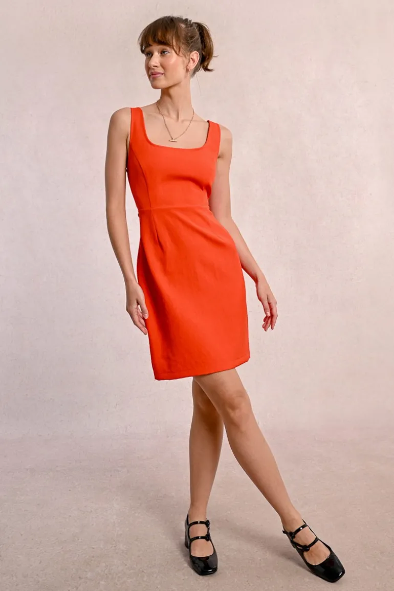 Robe rétro à dos ouvert