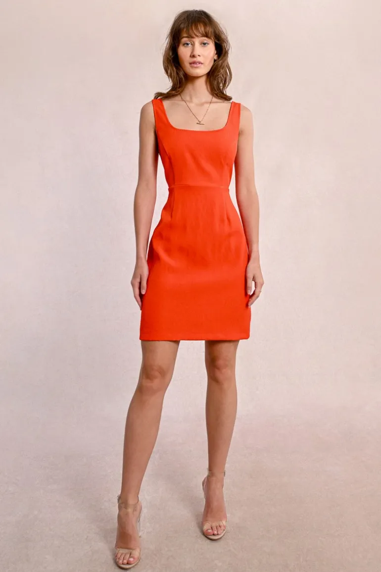 Robe rétro à dos ouvert