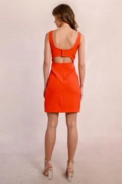 Robe rétro à dos ouvert