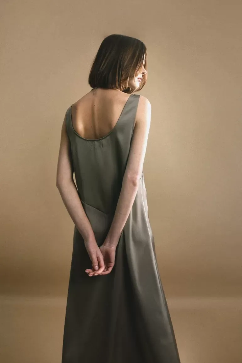 Robe satinée col V