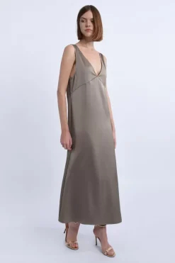 Robe satinée col V
