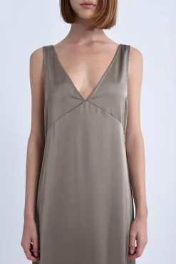 Robe satinée col V