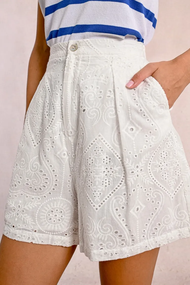 Short en broderies anglaises