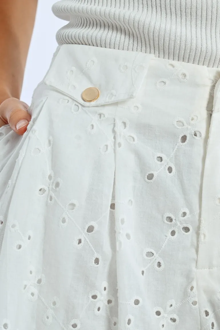 Short taille haute à broderies anglaises